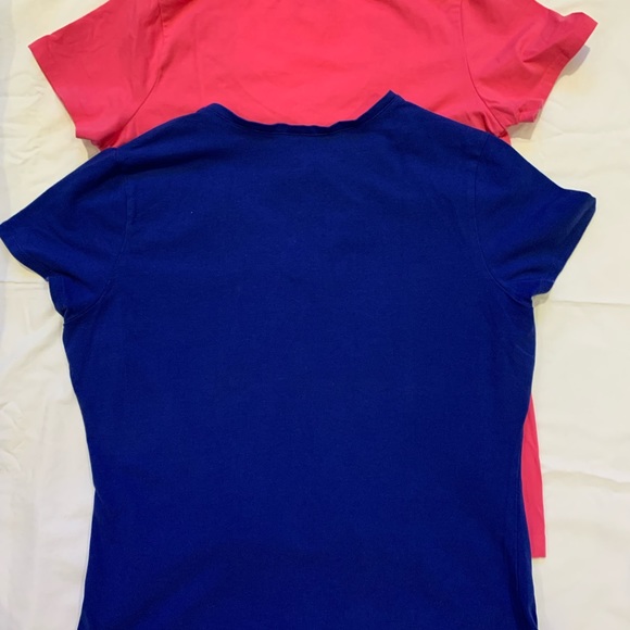 Set of two v-neck shirt cap sleeve tee shirts - Picture 2 of 5